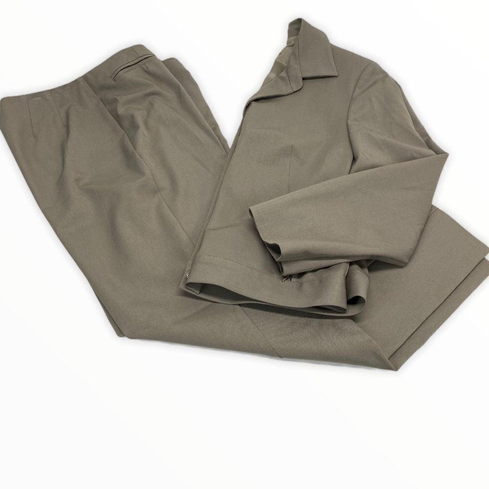 Studio Jax 2-piece suit size 8